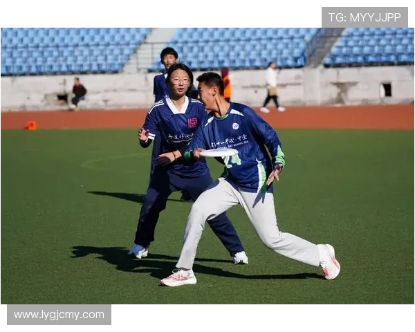 广州飞盘队在极限运动联赛中以75分稳居积分榜首位