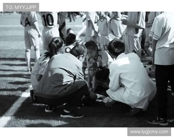 深圳足球队的奋斗历程与冠军赛荣耀背后的故事