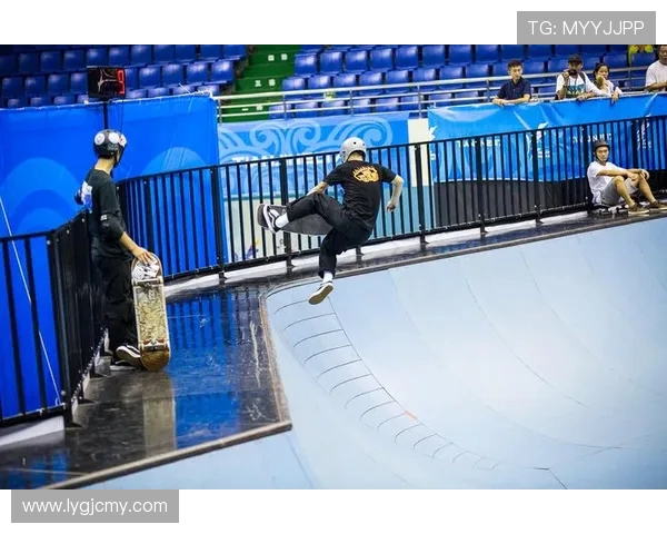 西安滑板队勇闯世界滑板锦标赛展现逆袭精神与团队风采