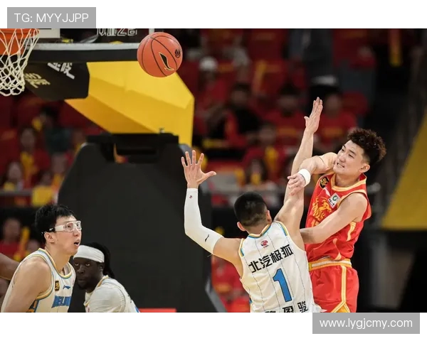 CBA山东队与深圳队精彩对决全场录像回顾与精彩瞬间分析