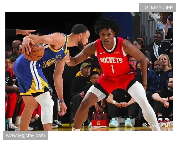 勇士与火箭激战正酣精彩瞬间回顾与分析全场精彩表现不容错过